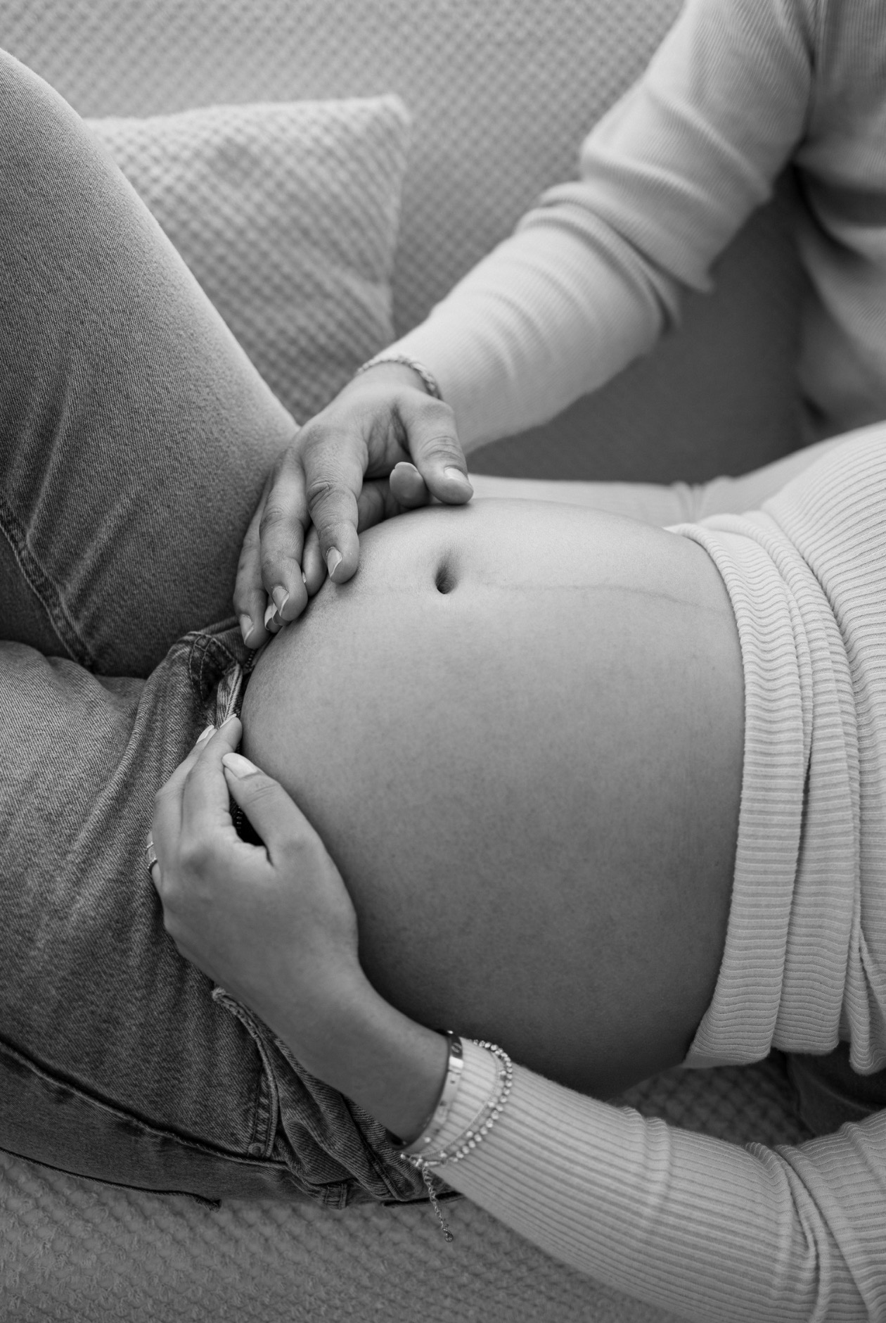 Gentle Hands – Maternity photography in Dubai by Elina K.