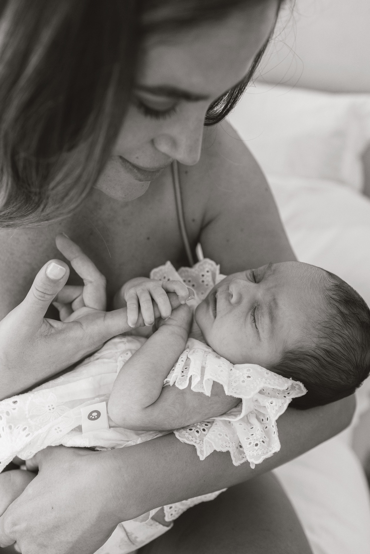 Tiny Fingers – Newborns photography in Dubai by Elina K.
