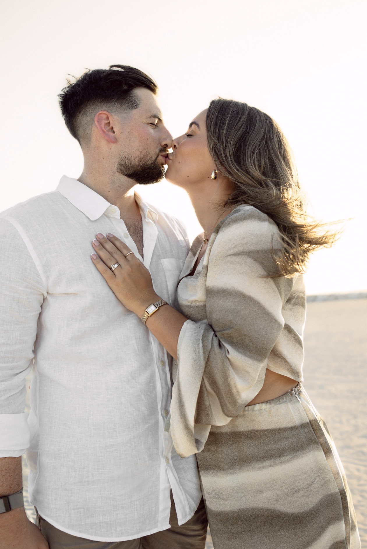 Golden Hour Kiss – Couples photography in Dubai by Elina K.
