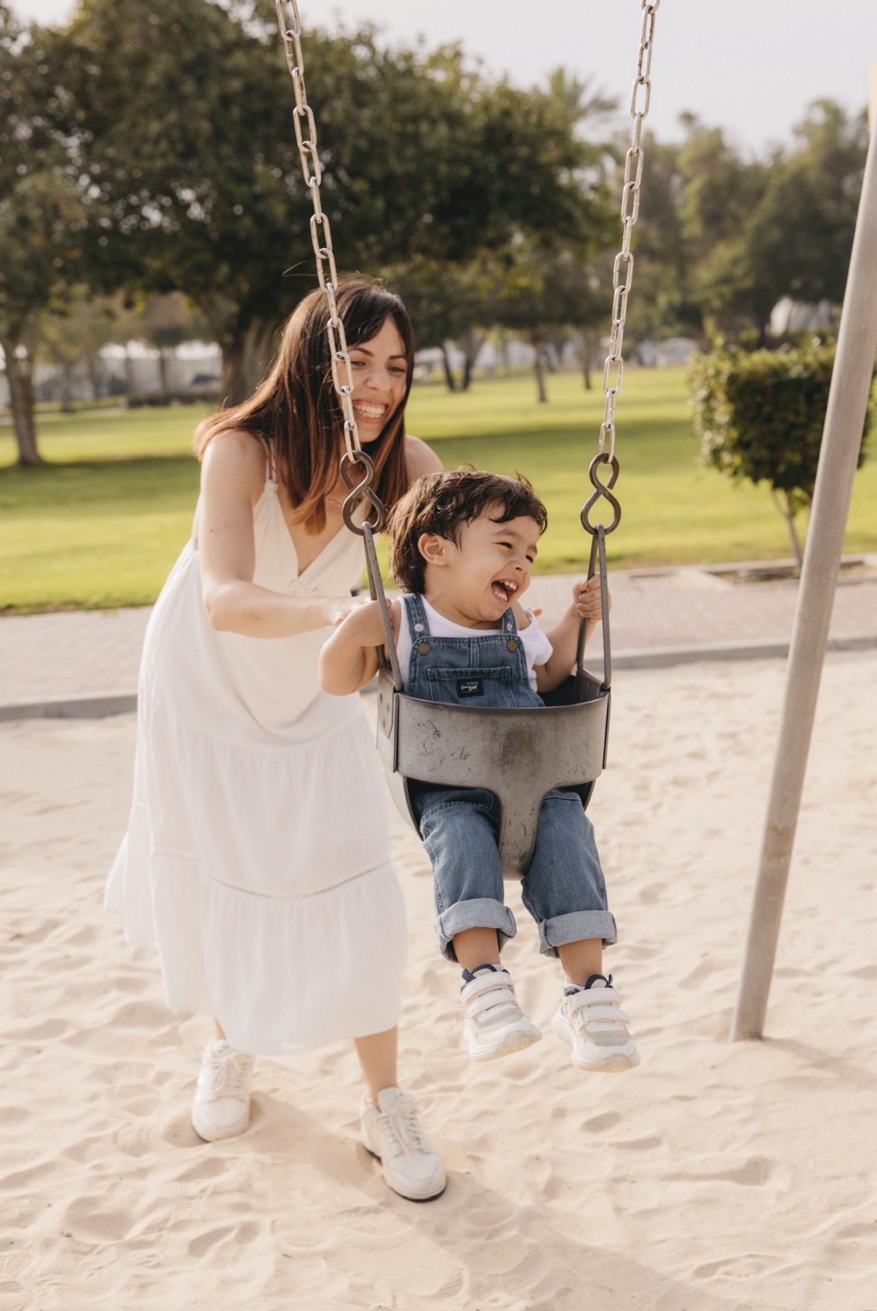 Higher, Mama! – Families photography in Dubai by Elina K.