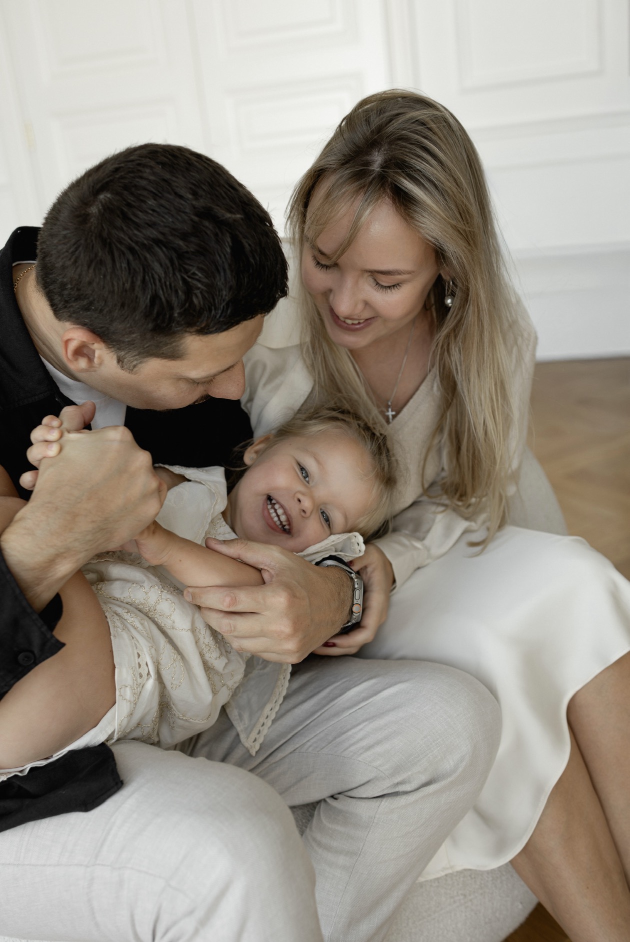 Tickle Time – Families photography in Dubai by Elina K.