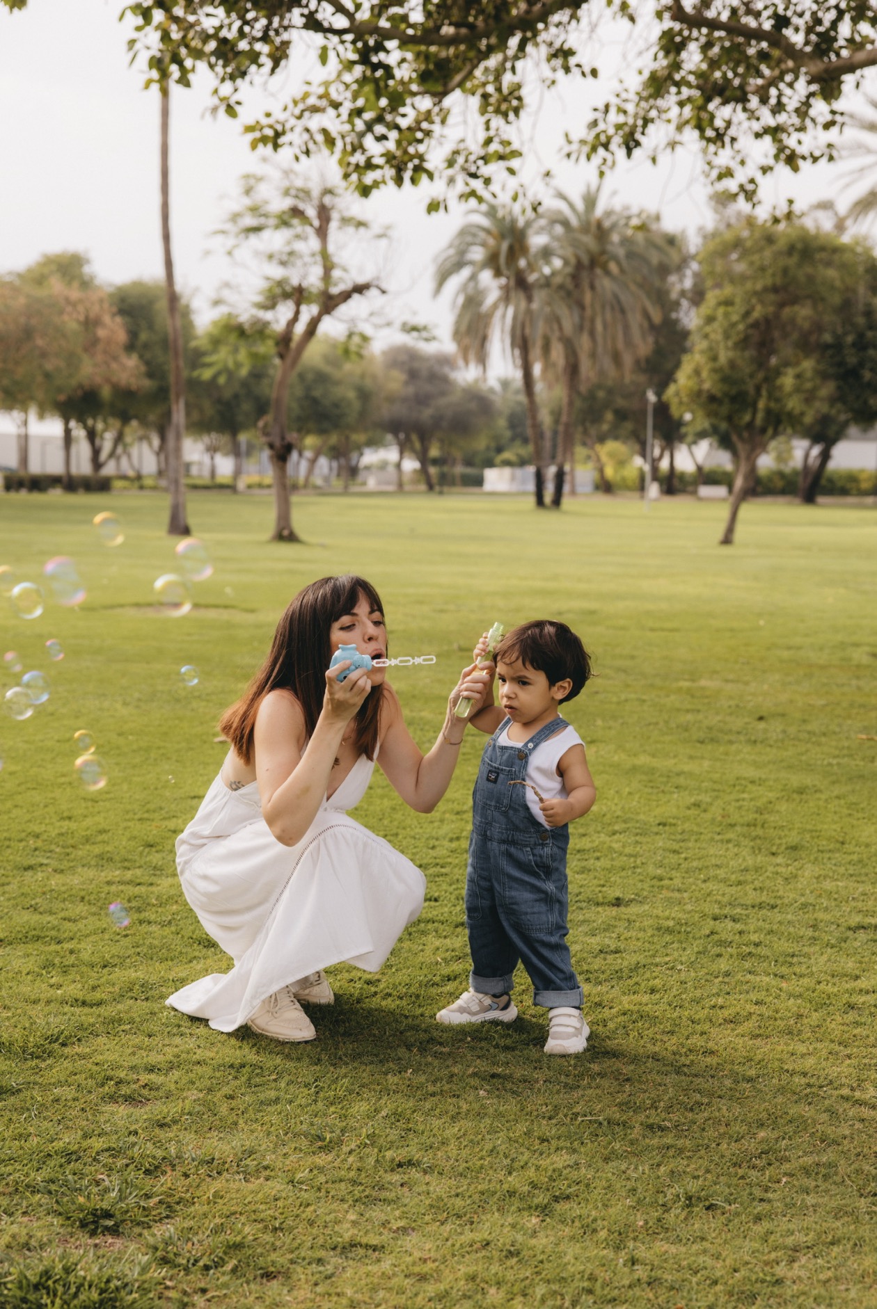 Chasing Bubbles – Families photography in Dubai by Elina K.