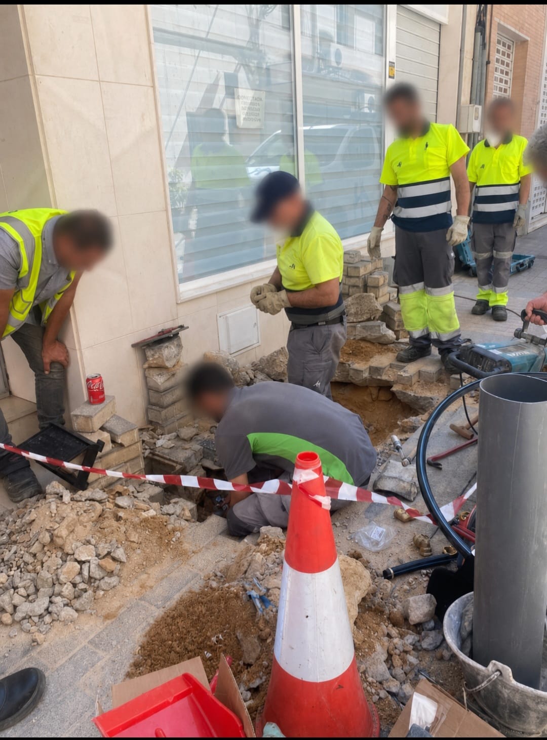 Localización de fugas y reparación en acometidas generales de agua