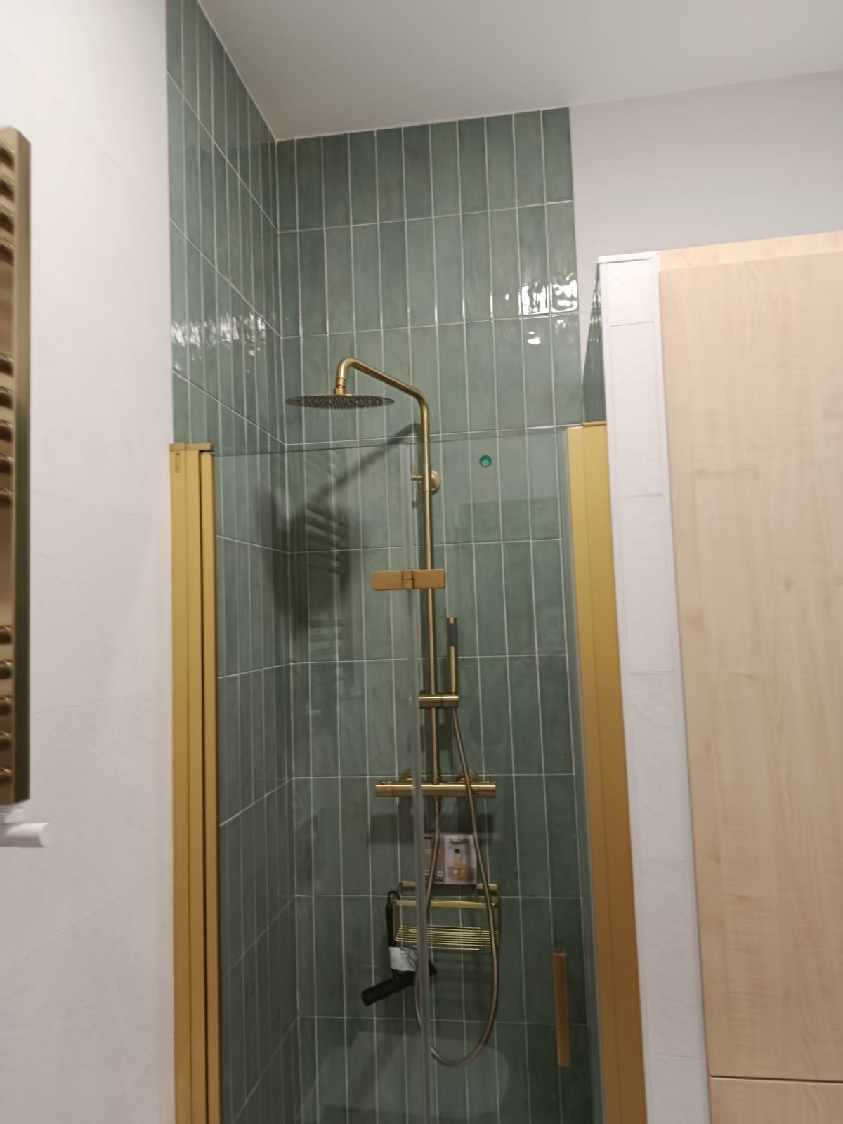Reforma de baño en Gijón: elegancia mediterránea y detalles dorados — Después 2