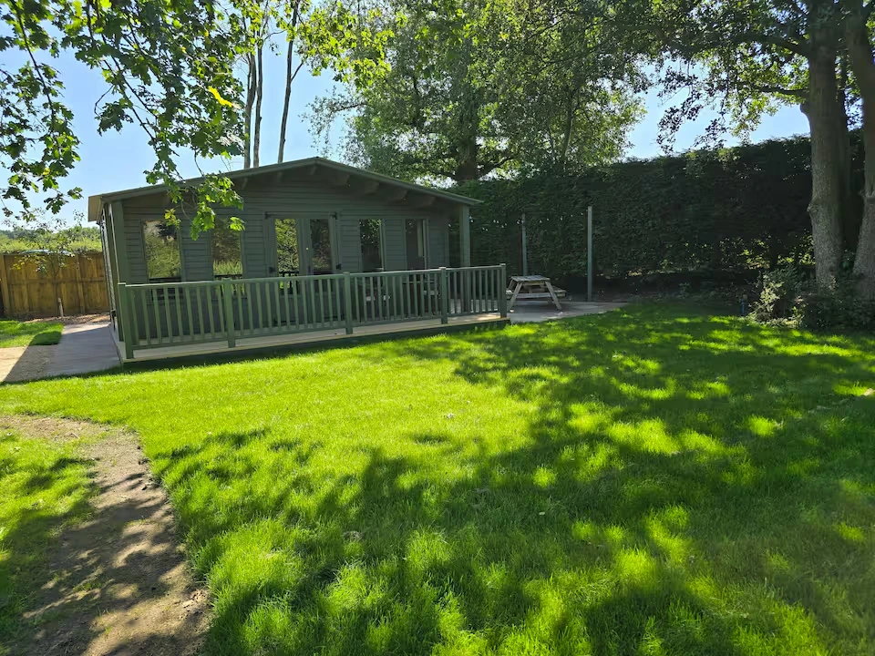 The Hide — Lakeside Lodge · New for 2025, Cheshire holiday let