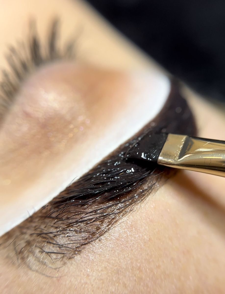 Teinture hybride des sourcils — Ninaa Beauty