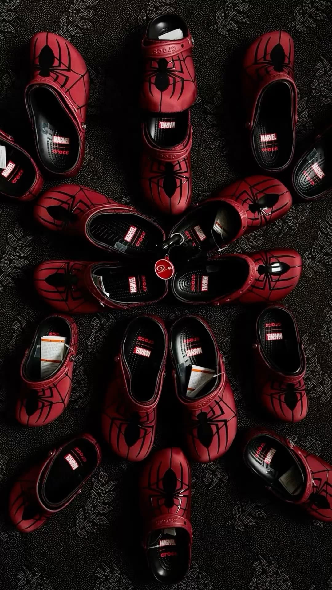 Collection Crocs Spider-Man rouges — Drop 2026